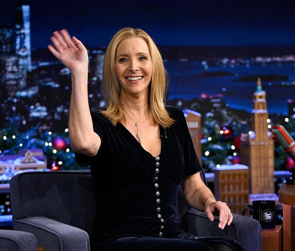 Who Is Lisa Kudrow? Net Worth, Career & “Friends” Legacy